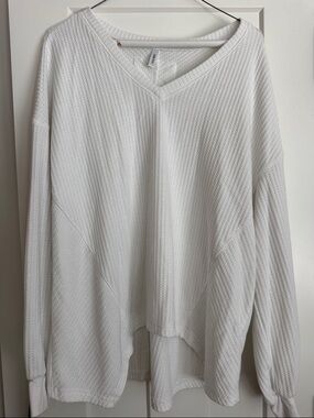 Women's White V-Neck Waffle Knit Sweater - Classic Casual
